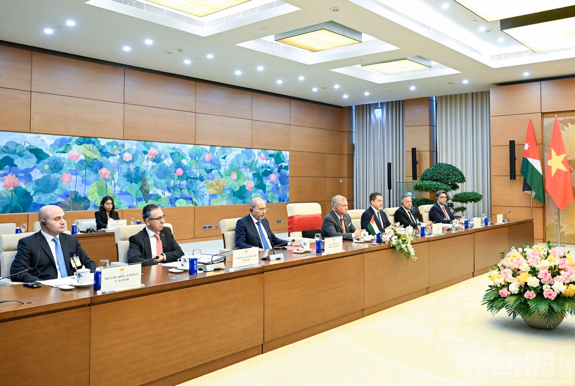 El rey de Jordania, Abdalá II Ibn Al Hussein y los delegados jordanos intervienen en el encuentro.