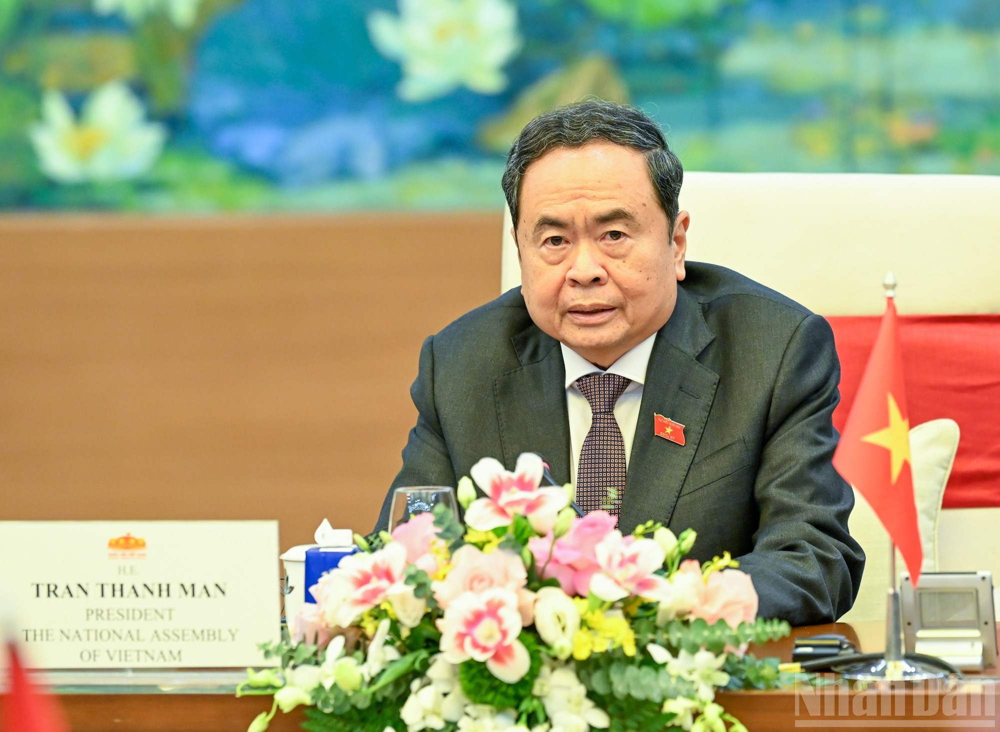 El dirigente legislativo Tran Thanh Man toma la palabra en el encuentro.