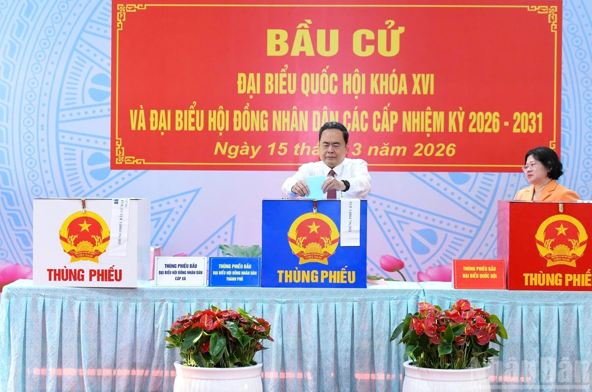 El titular de la ANV, Tran Thanh Man, emite sus votos.