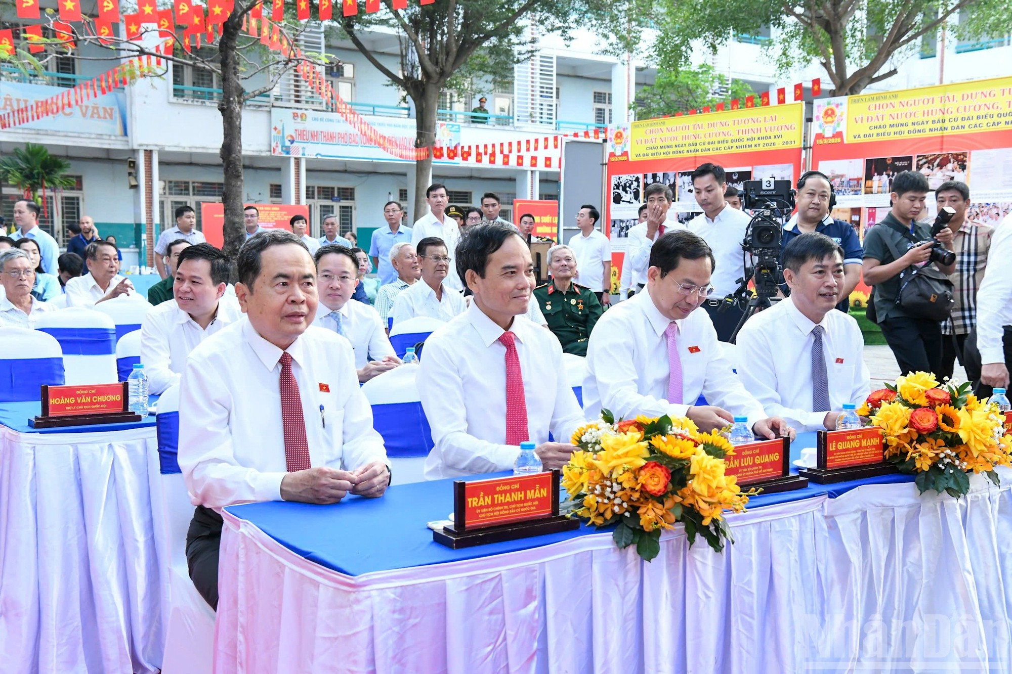 El presidente de la ANV, Tran Thanh Man; el secretario del Partido Comunista de Vietnam en Ciudad Ho Chi Minh, Tran Luu Quang, y los delegados acuden al evento.