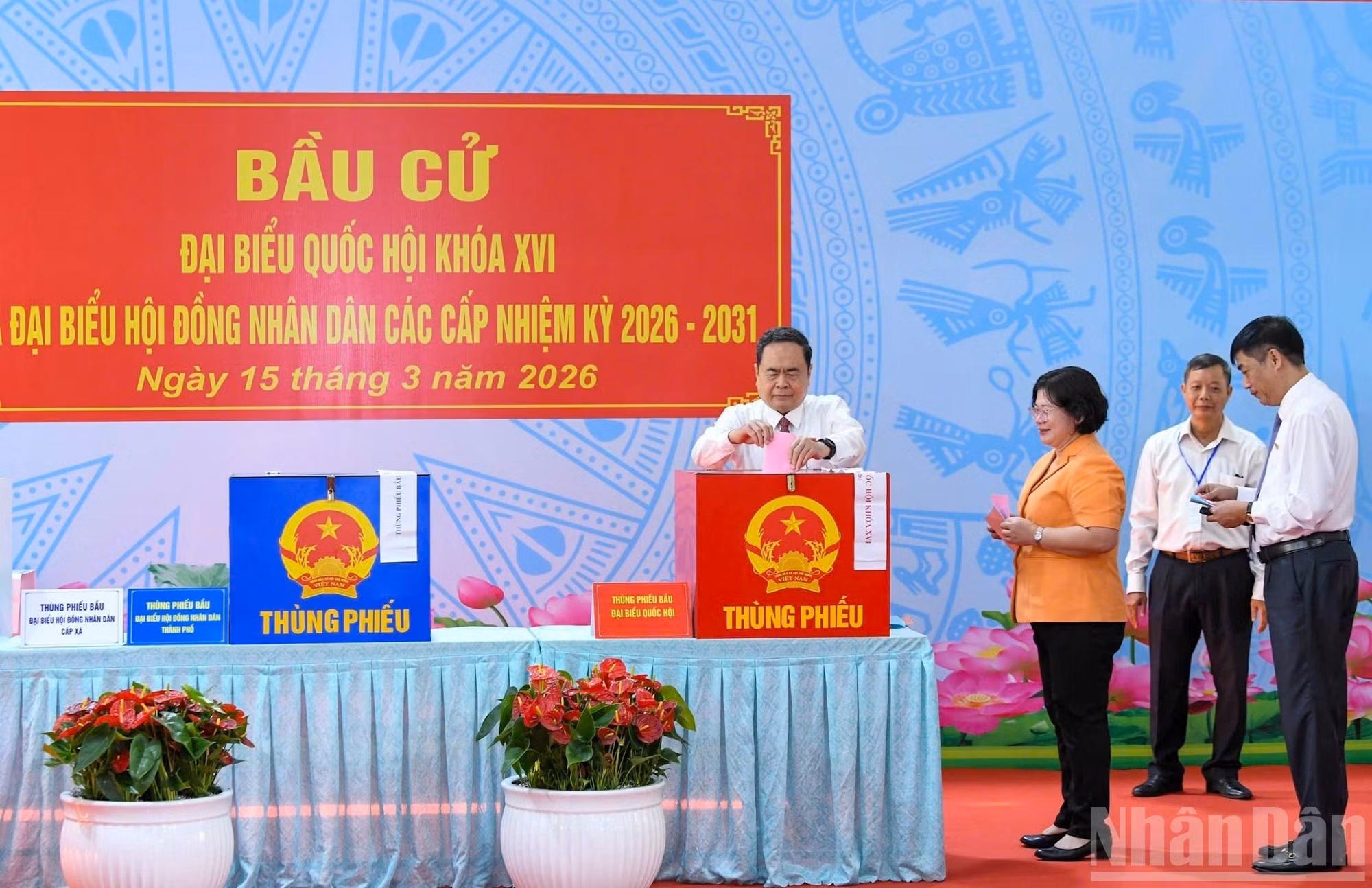 El titular de la ANV, Tran Thanh Man, emite sus votos.