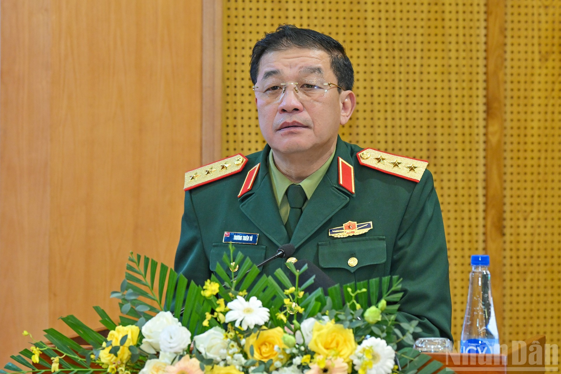 El subjefe de la Dirección General de Política del Ejército Popular de Vietnam Truong Thien To presenta su opinión.