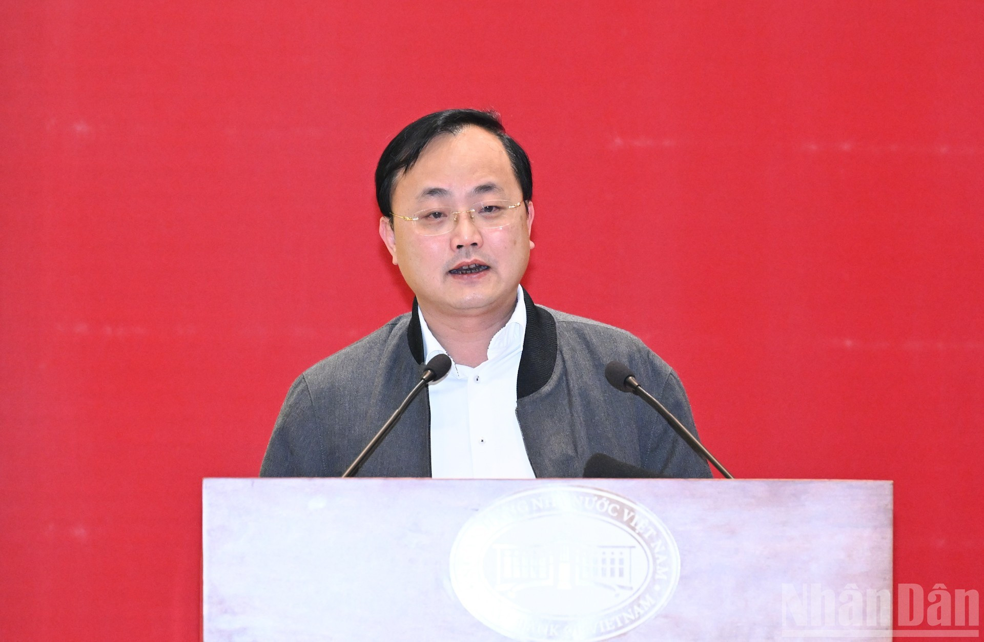 Un representante del El Banco Agrícola y Desarrollo Rural de Vietnam (Agribank) presenta su opinión.