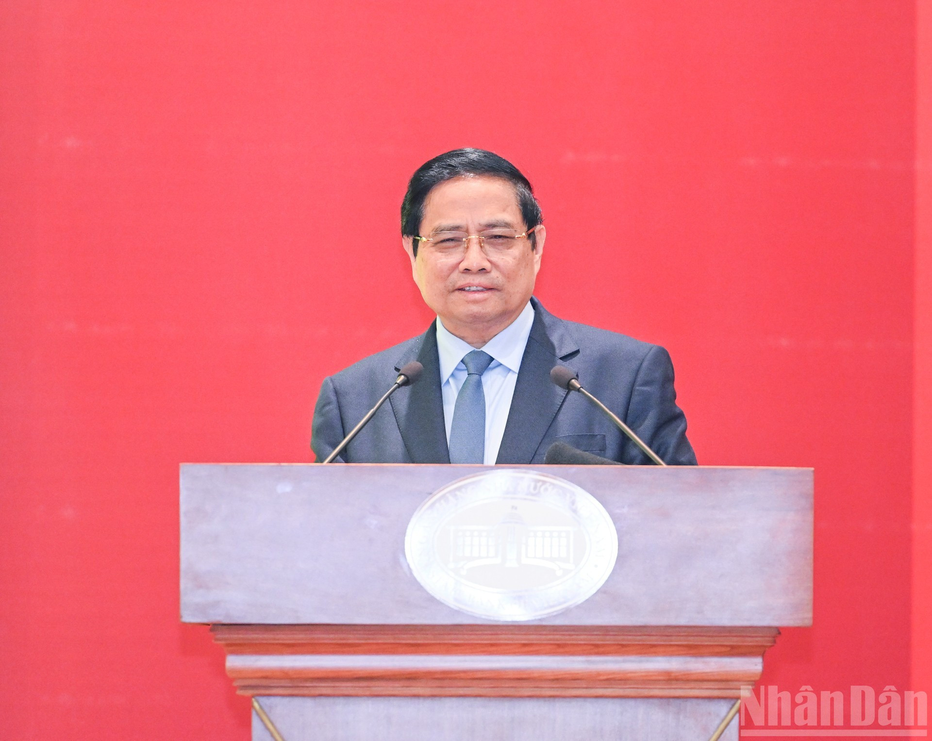 El premier Pham Minh Chinh toma la palabra en la cita.