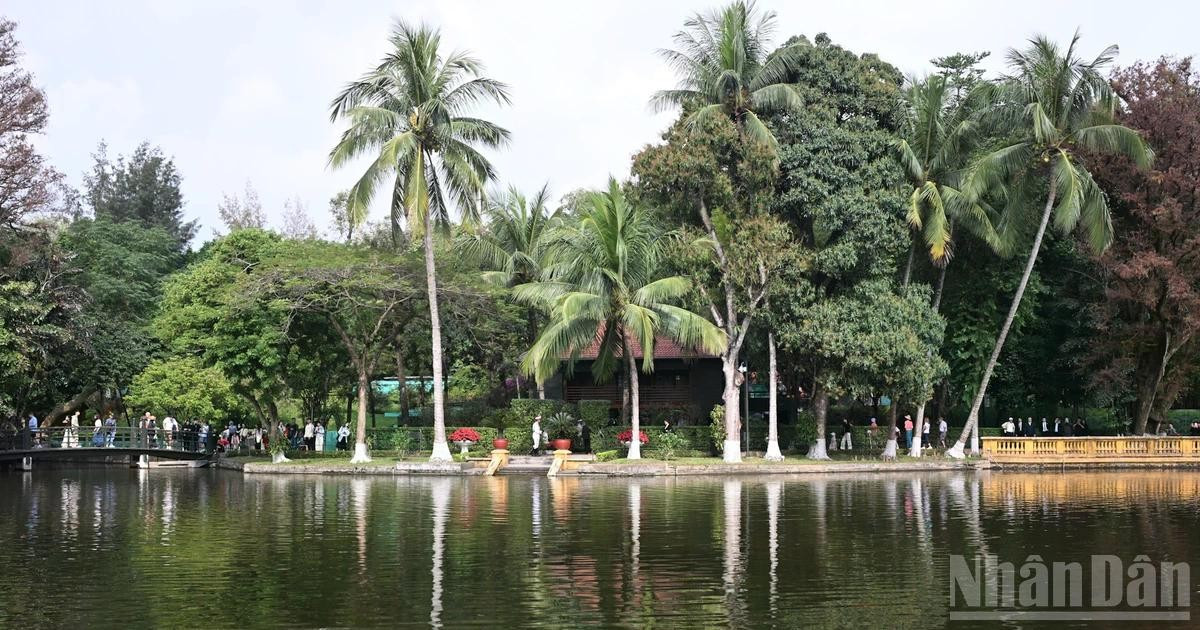 [Foto] Premier de Vietnam rinde homenaje al Presidente Ho Chi Minh en la Casa 67