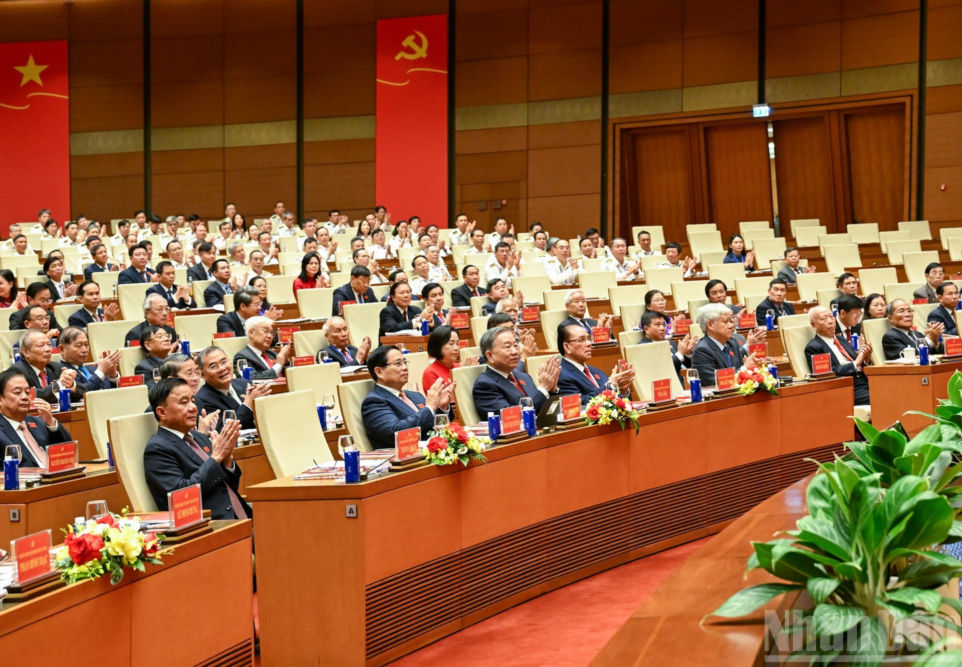 El secretario general del PCV, To Lam, y dirigentes del Partido y del Estado en el evento.