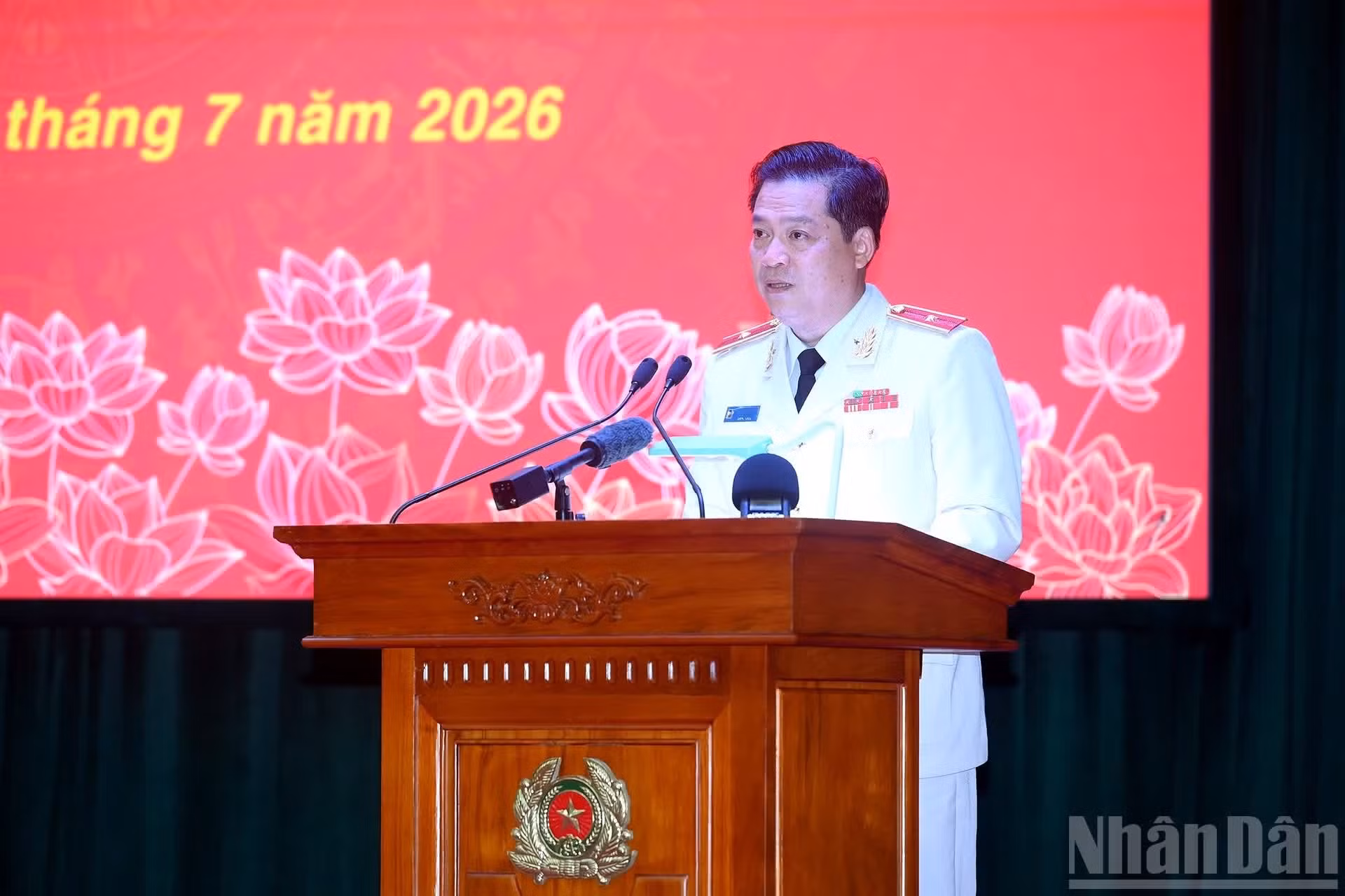 El general de división Nguyen Thanh Truong, director del Departamento de Policía de Gestión Penitenciaria, Centros de Educación Obligatoria y Escuelas de Reeducación, habla en la sesión de trabajo..