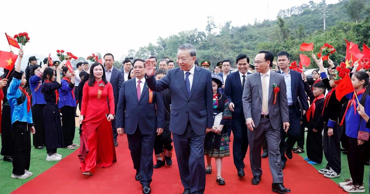 [Foto] Dirigentes vietnamitas asisten al acto de inicio de construcción de internados en zonas fronterizas