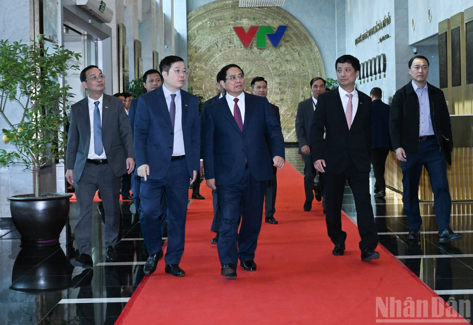 El premier Pham Minh Chinh interviene en el evento.