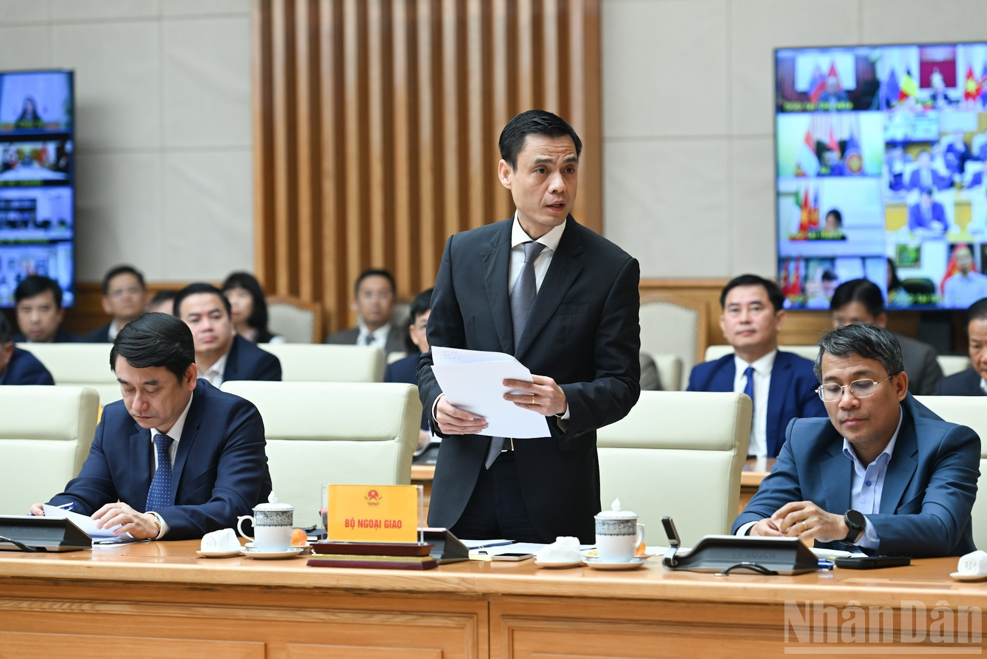 El viceministro de Relaciones Exteriores Dang Hoang Giang habla en la cita.