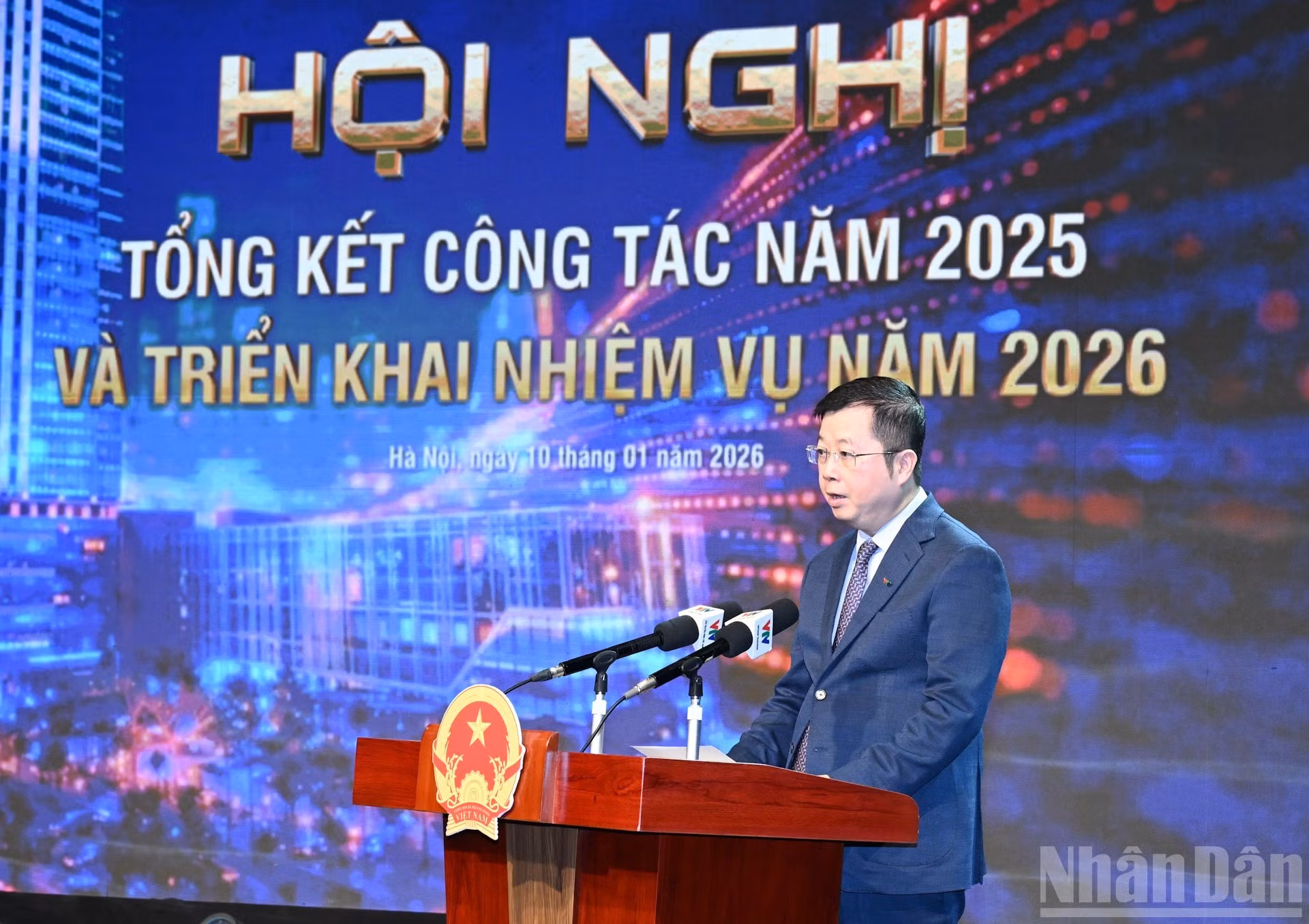 El director general de la VTV, Tran Thanh Lam, habla en el evento.