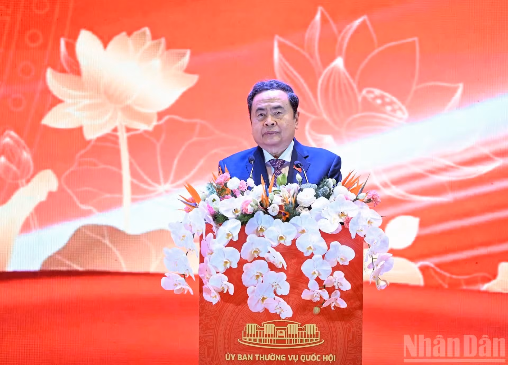 El presidente de la Asamblea Nacional de Vietnam, Tran Thanh Man, habla en la conferencia.