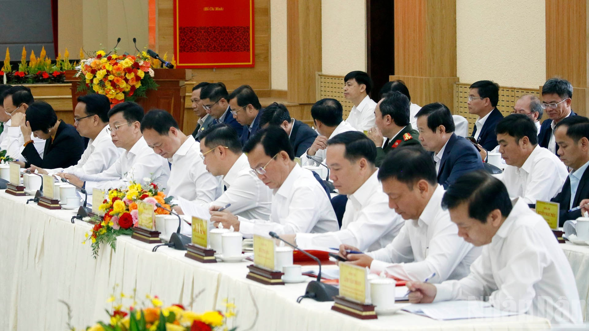 Dirigentes de Lam Dong, Binh Thuan y Dak Nong asisten a la cita.