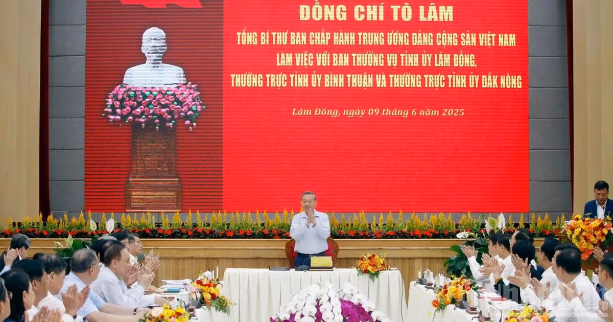 [Foto] Máximo líder partidista sostiene encuentro con dirigentes de provincias de Lam Dong, Binh Thuan y Dak Nong