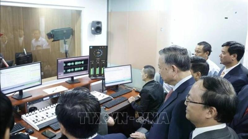 [Foto] Secretario general To Lam visita Voz de Vietnam por Año Nuevo Lunar 