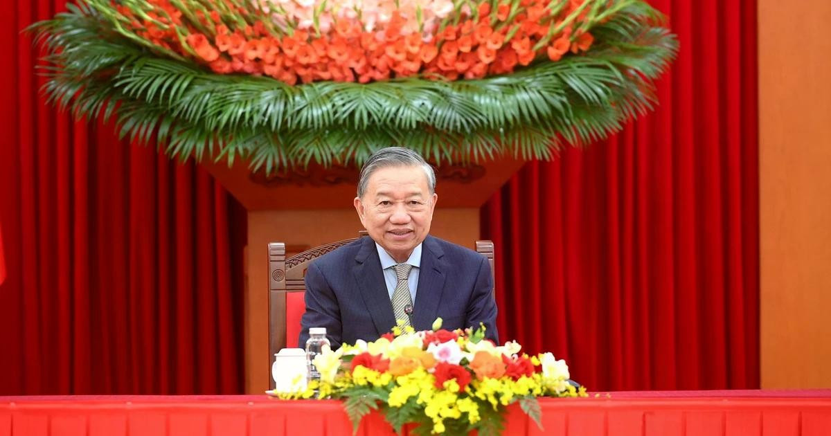 [Foto] Líder partidista de Vietnam sostiene conversación telefónica con presidente de Corea del Sur