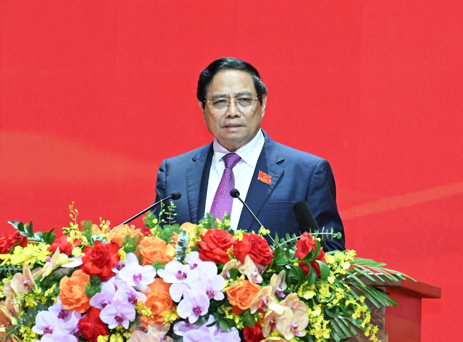 El premier Pham Minh Chinh toma la palabra en la cita.