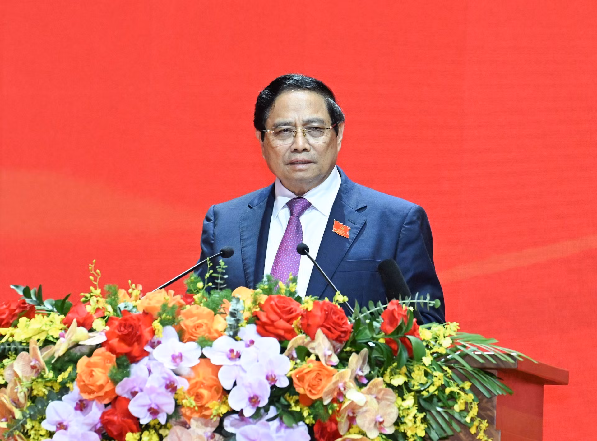 El premier Pham Minh Chinh toma la palabra en la cita.