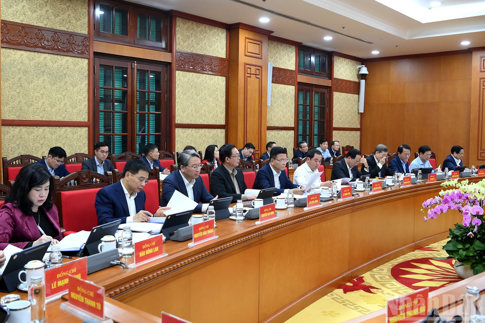 Dirigentes del Partido y del Estado acuden a la reunión.