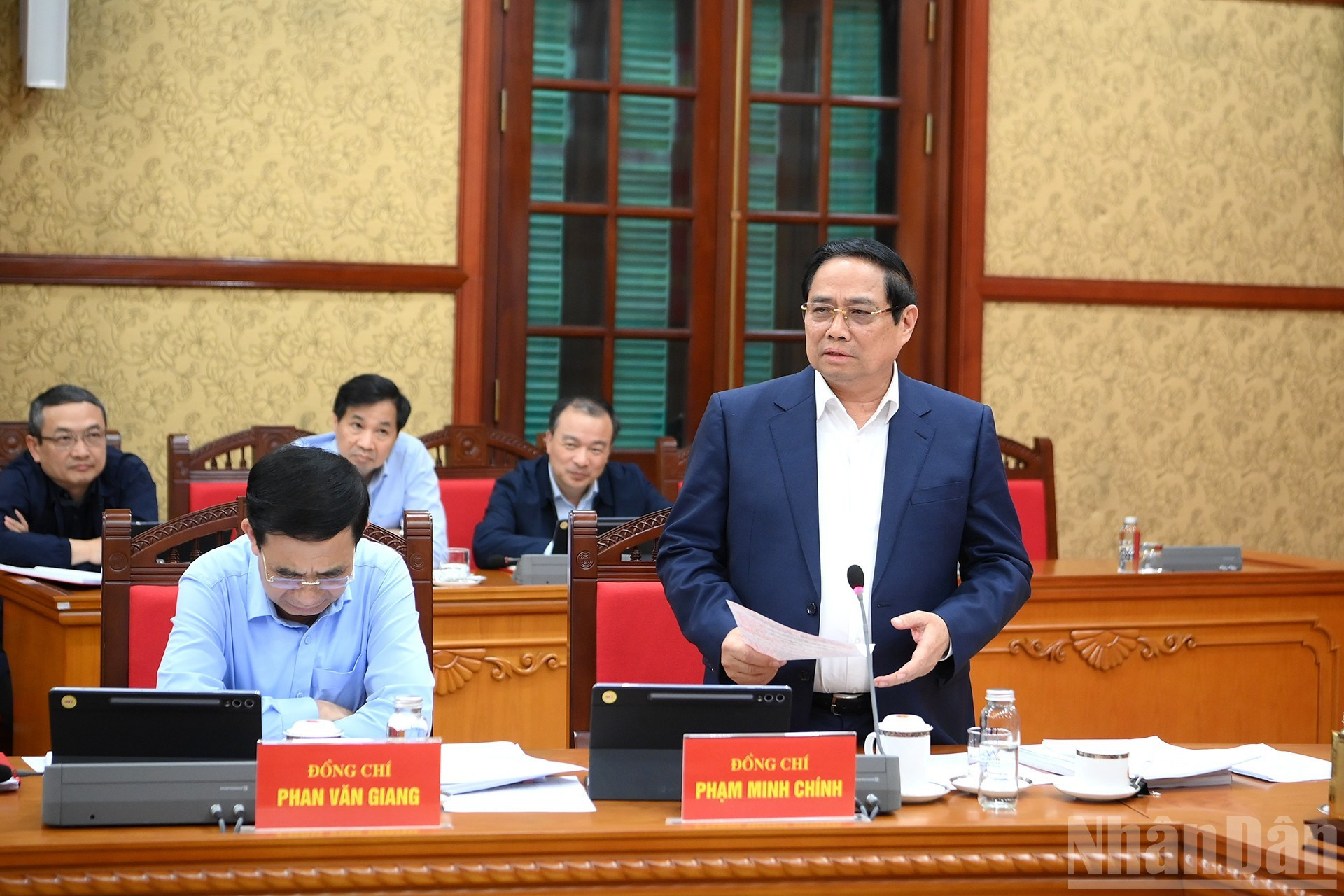 El primer ministro Pham Minh Chinh habla en la cita.