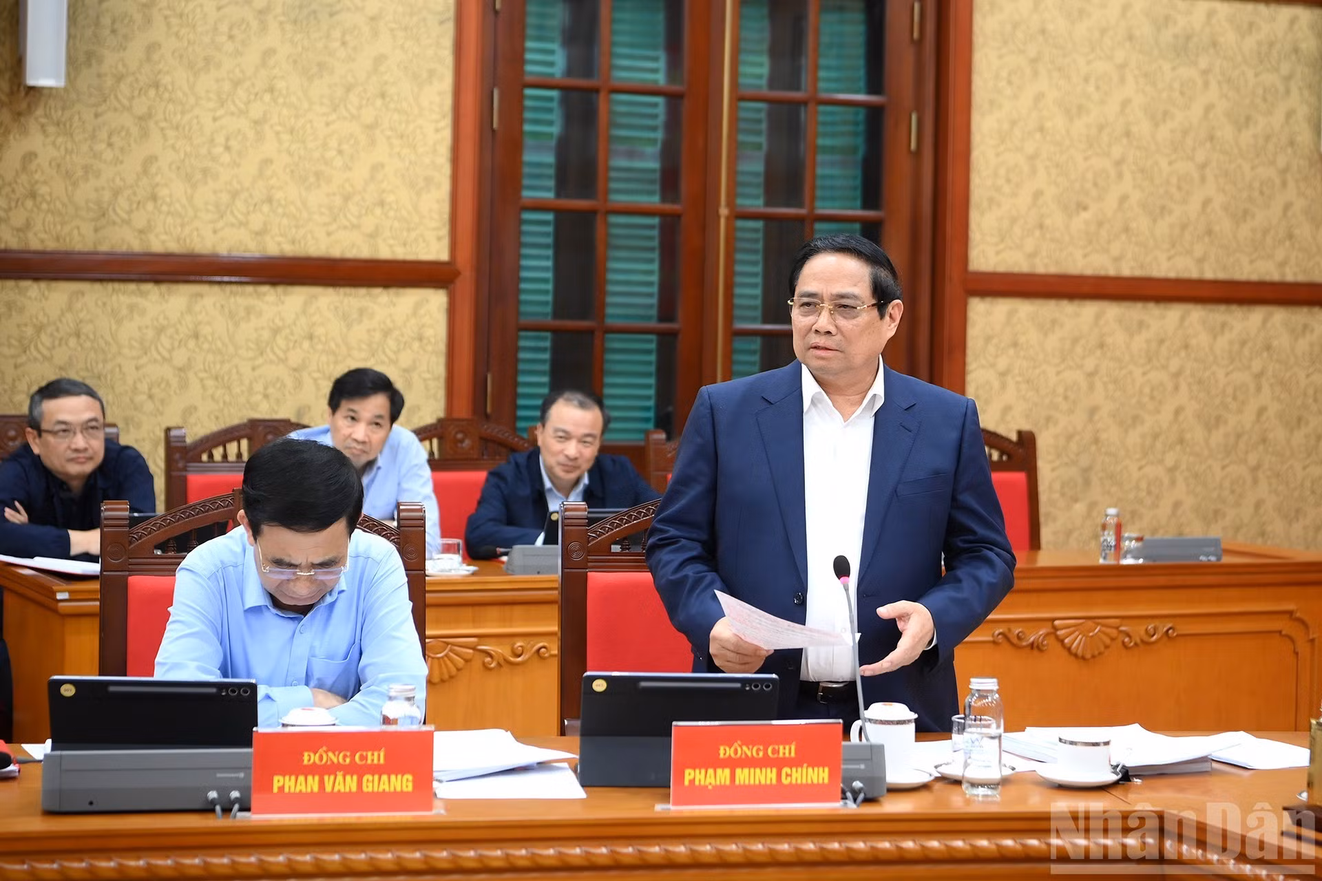 El primer ministro Pham Minh Chinh habla en la cita.