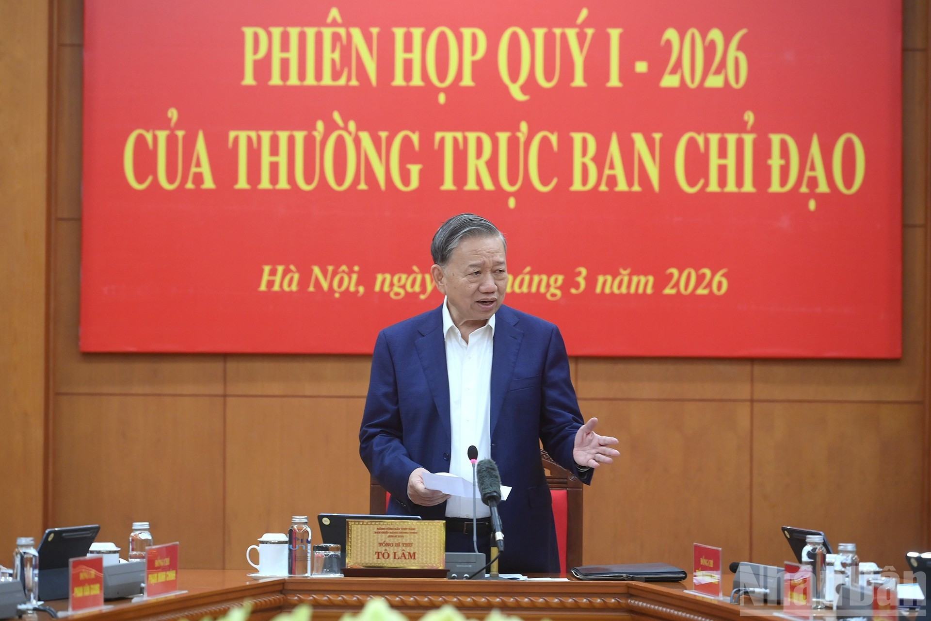 El secretario general del PCV, To Lam, habla en la reunión.