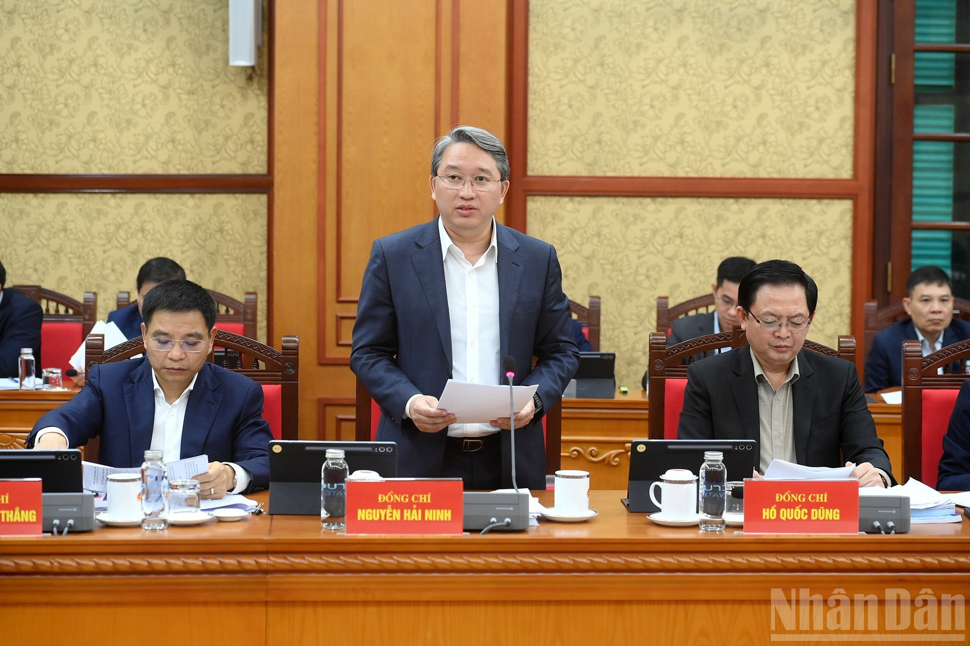 El ministro de Justicia, Nguyen Hai Ninh, presenta su opinión.