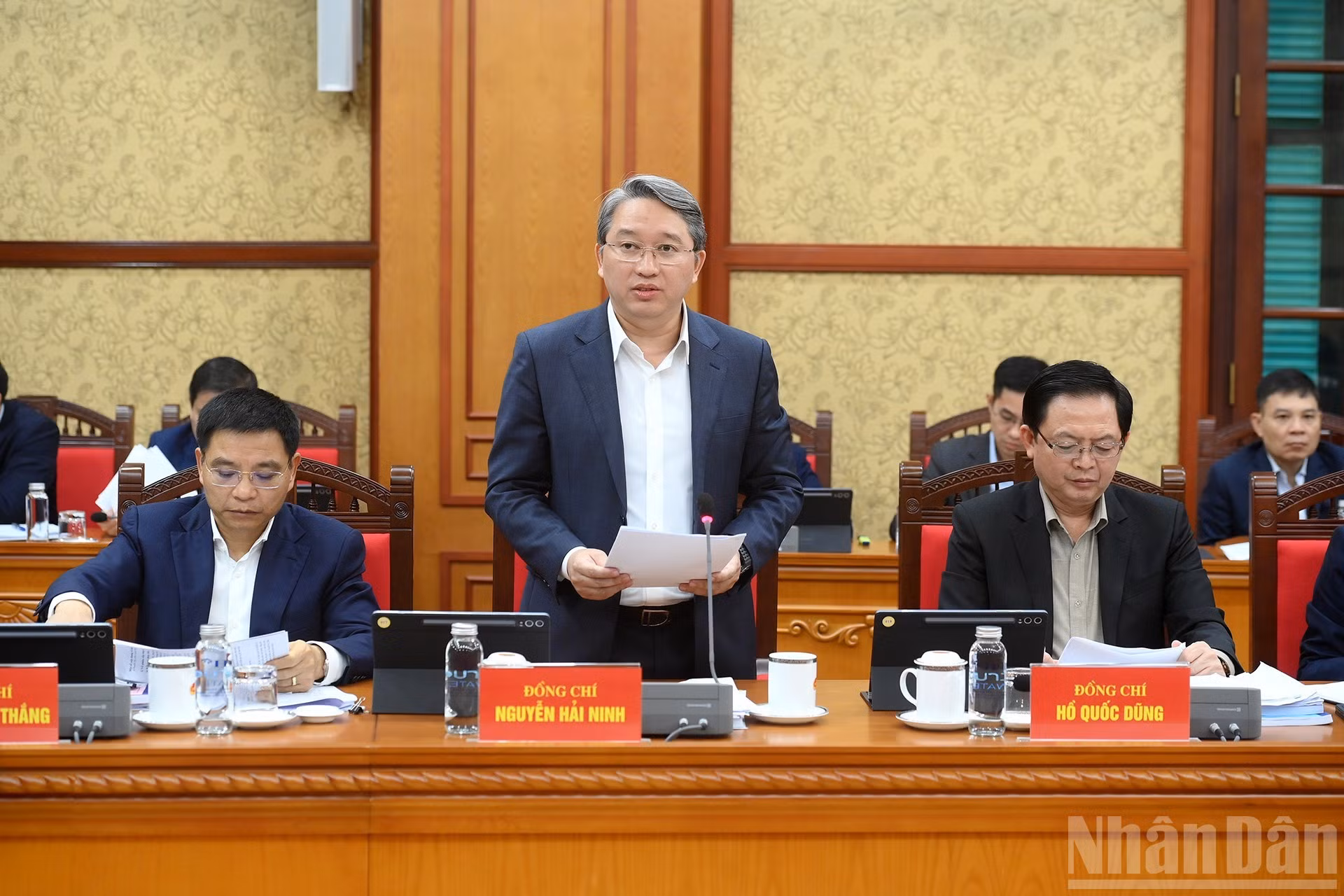 El ministro de Justicia, Nguyen Hai Ninh, presenta su opinión.