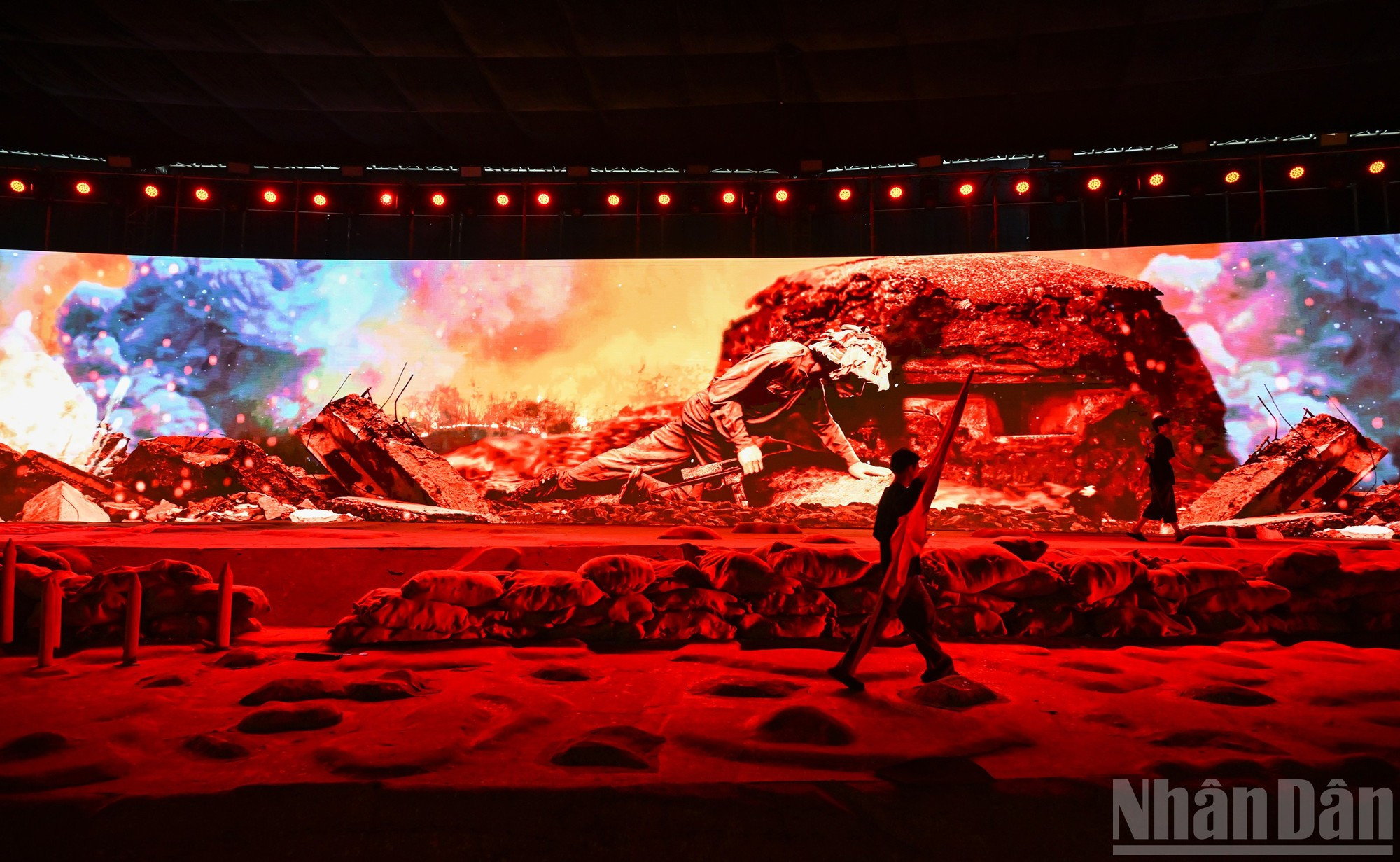 La Zona Temática 2 con un impresionante escenario en vivo. La Zona Temática 2 con un impresionante escenario en vivo.