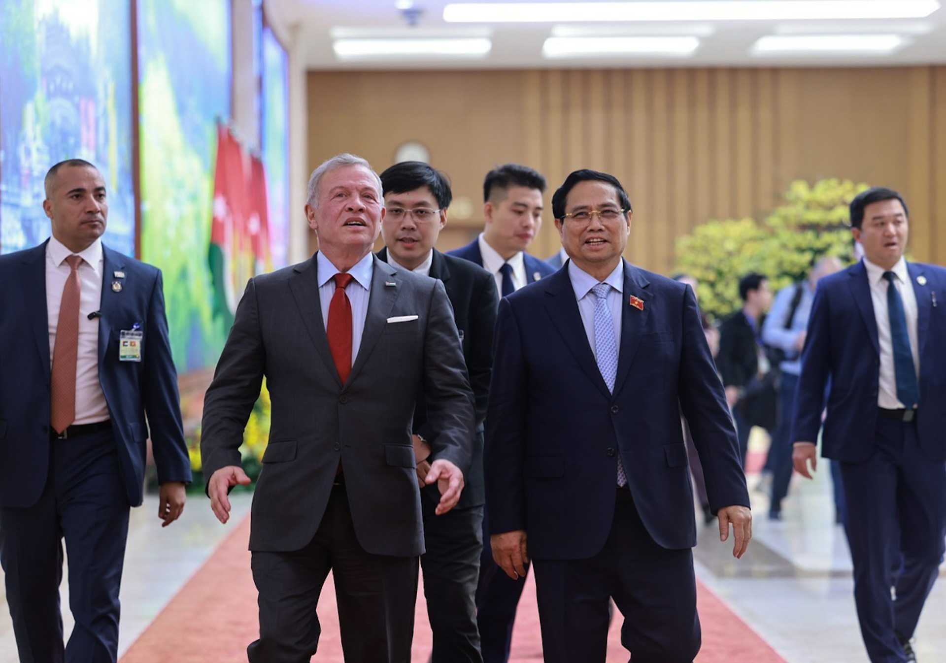 El premier vietnamita Pham Minh Chinh y el rey jordano Abdalá II Ibn Al Hussein.