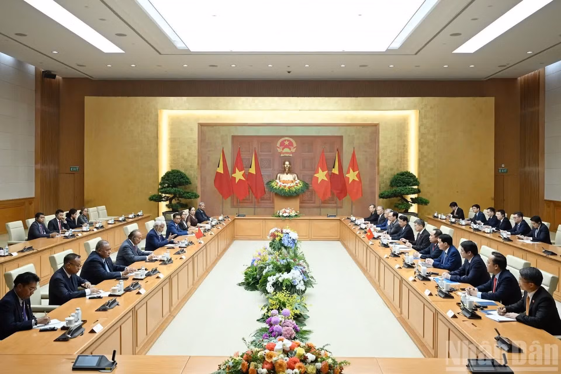 La reunión tiene lugar en la sede del Gobierno vietnamita en Hanói.