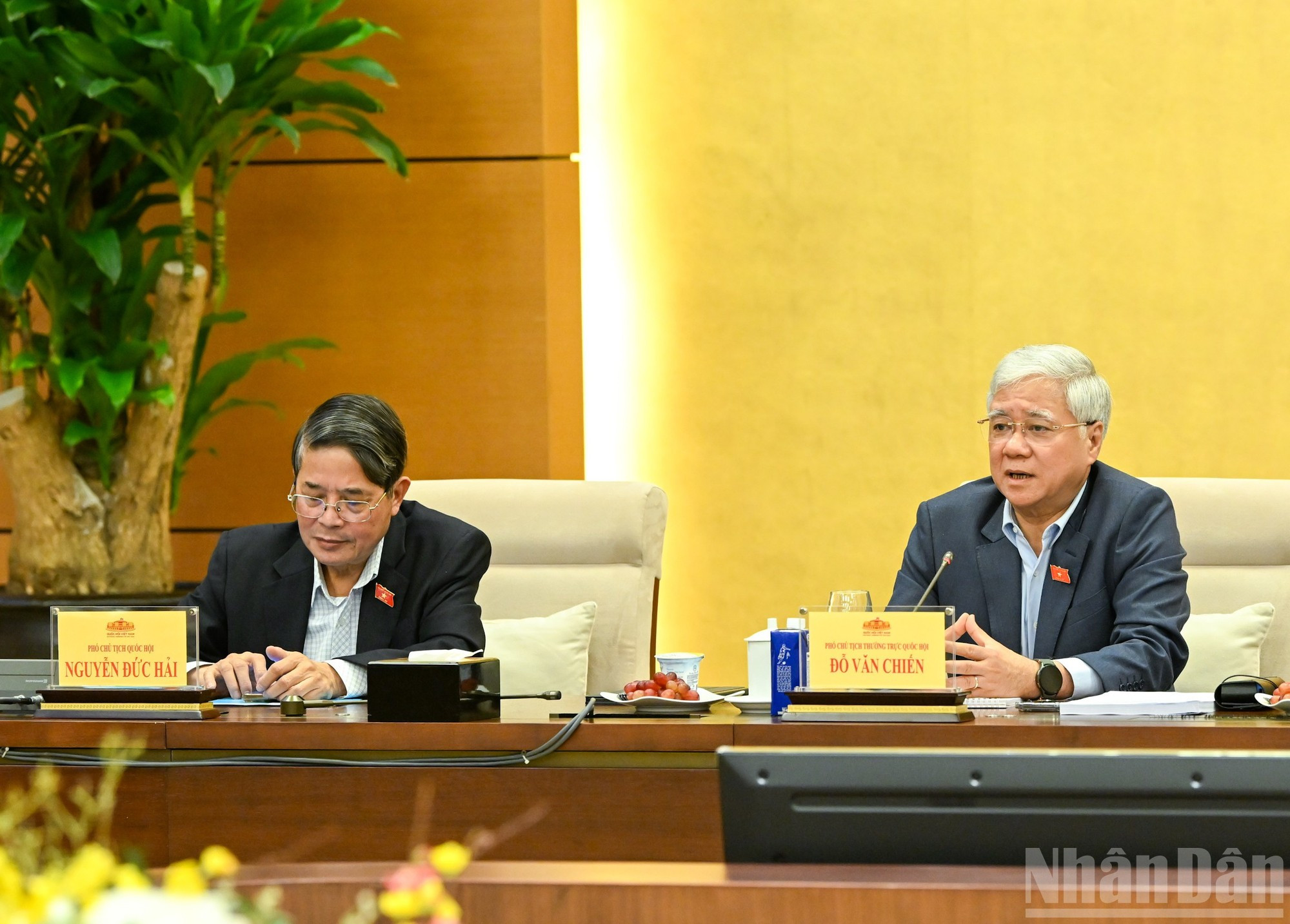 El subtitular de la ANV, Do Van Chien, dirige la sesión de debate.