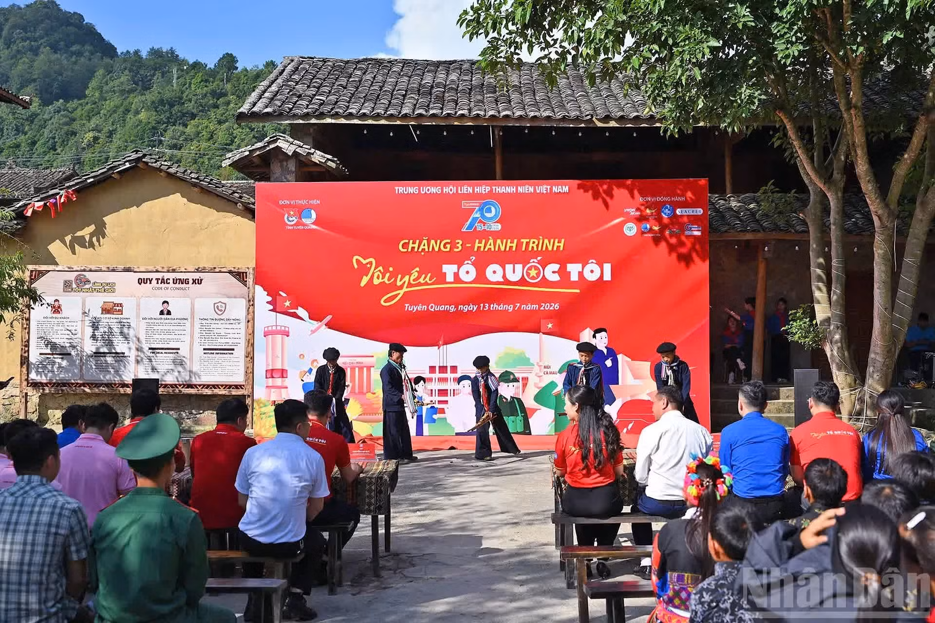 Organizado en el extremo norte de Vietnam, el programa tiene un importante significado educativo y de preservación de las tradiciones, y moviliza recursos sociales para mejorar las condiciones de vida de la población y de los niños y jóvenes de las zonas fronterizas.