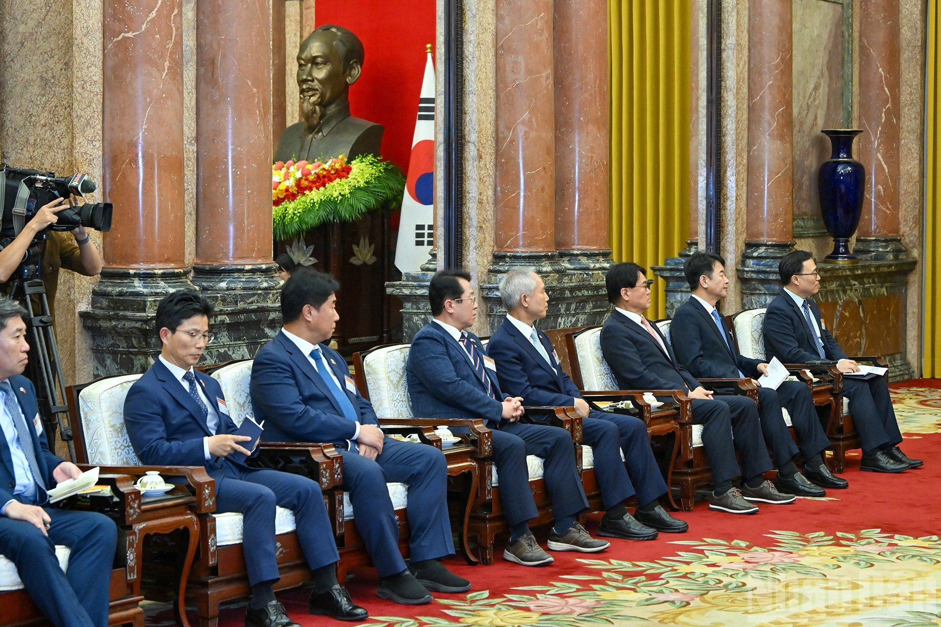 Miembros de la delegación surcoreana intervienen en la cita.