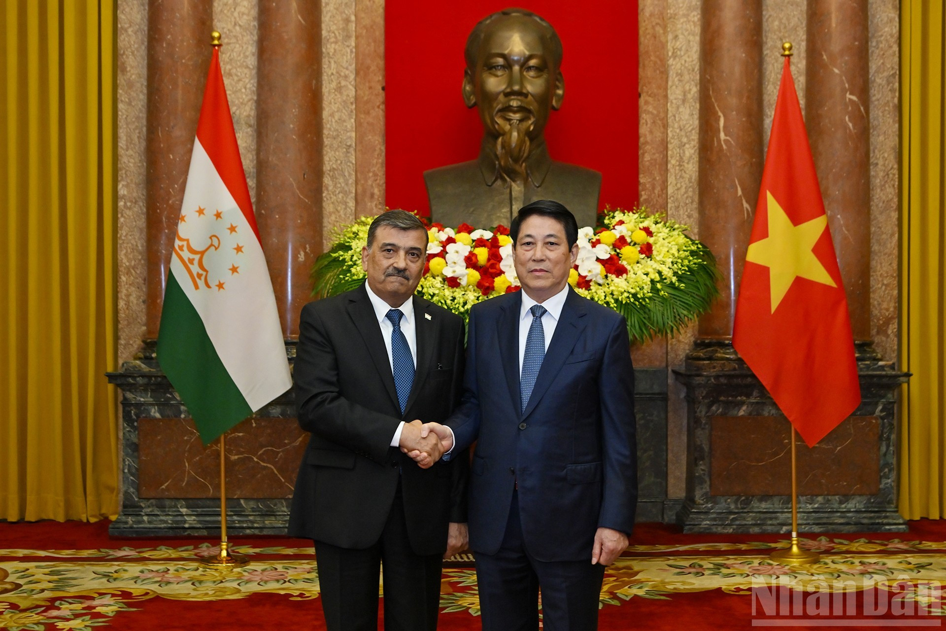 El presidente de Vietnam, Luong Cuong, y el embajador concurrente de Tayikistán. El presidente de Vietnam, Luong Cuong, y el embajador concurrente de Tayikistán.