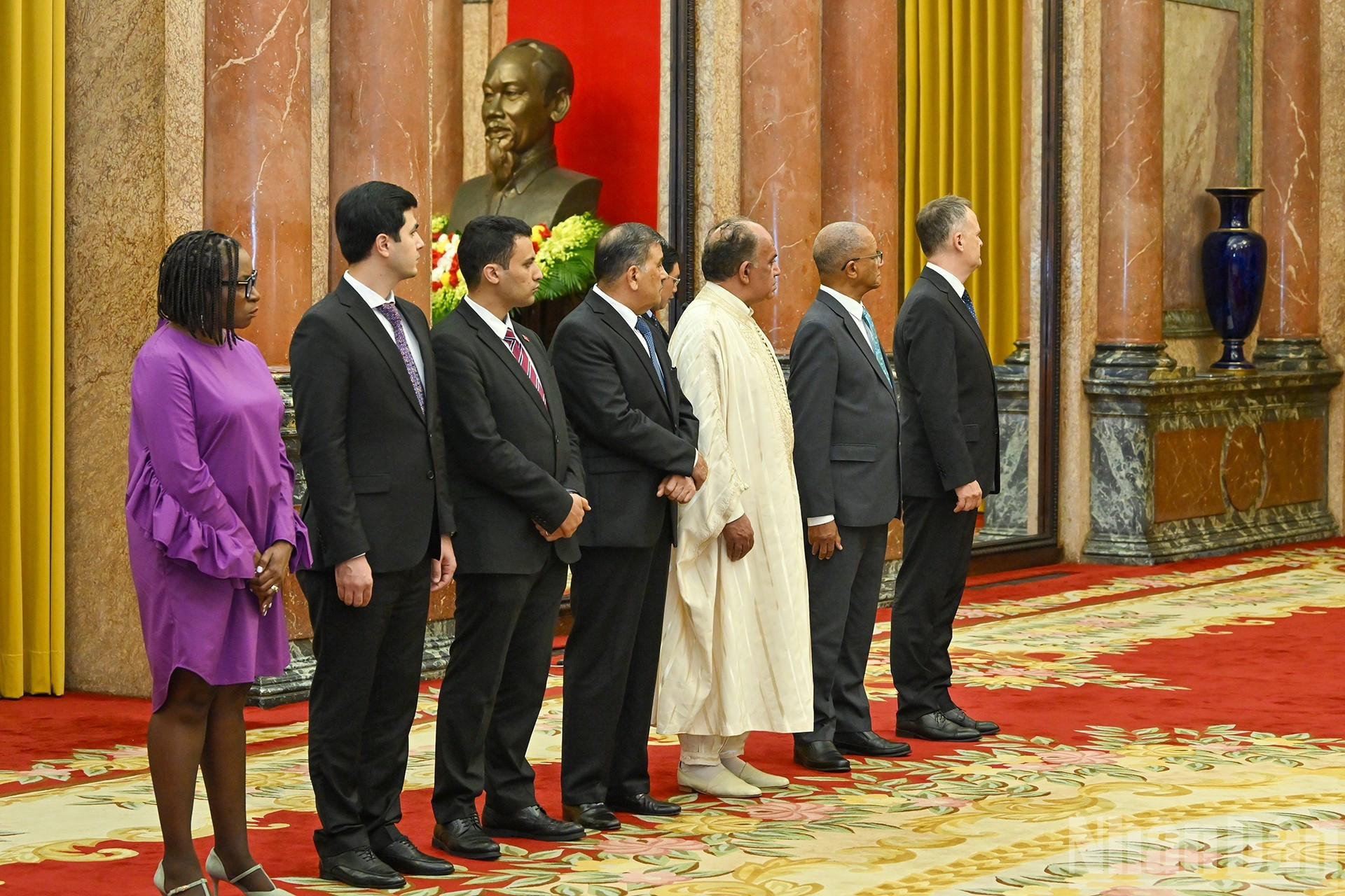 Los embajadores en la cita. Los embajadores en la cita.