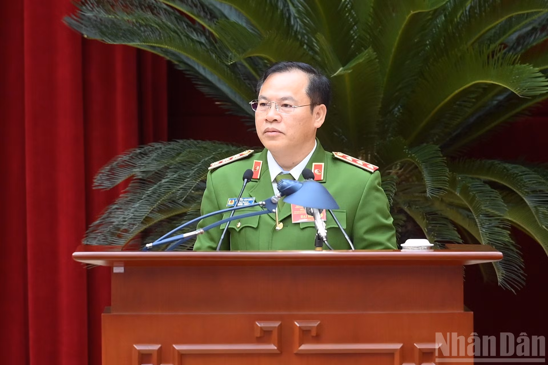 El viceministro de Seguridad Pública Nguyen Van Long habla en la reunión.