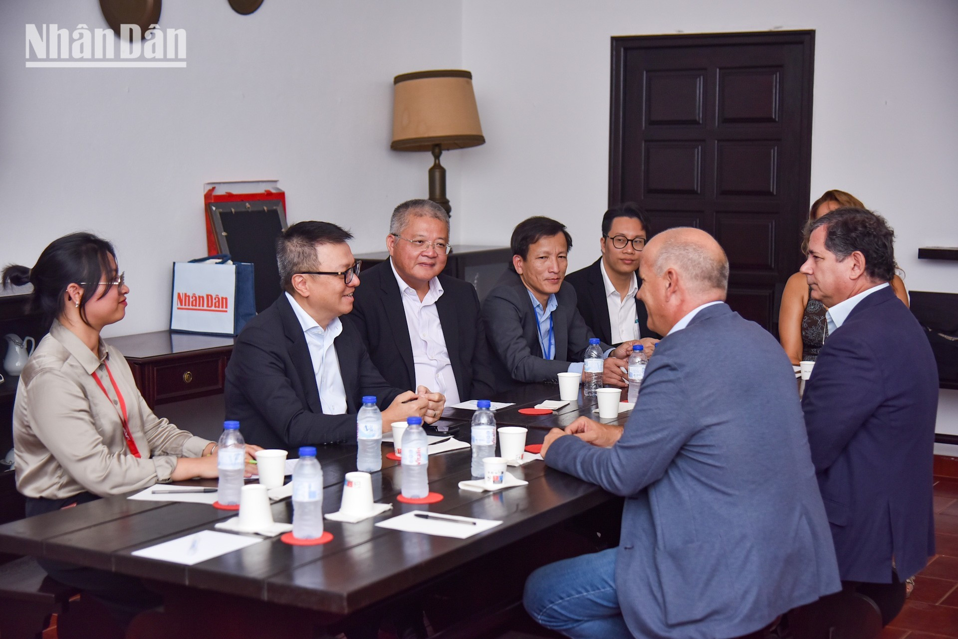En la recepción ofrecida a la delegación del periódico Nhan Dan, el líder del PCP, Paulo Raimundo, subraya que los acontecimientos históricos de Vietnam no solo tienen un significado para su pueblo, sino también para el Partido Comunista Portugués y para los pueblos del mundo. Destacó la victoria del pueblo vietnamita en su lucha contra el colonialismo y el imperialismo y afirma que esta victoria es una gran fuente de inspiración para los pueblos del mundo. En la recepción ofrecida a la delegación del periódico Nhan Dan, el líder del PCP, Paulo Raimundo, subraya que los acontecimientos históricos de Vietnam no solo tienen un significado para su pueblo, sino también para el Partido Comunista Portugués y para los pueblos del mundo. Destacó la victoria del pueblo vietnamita en su lucha contra el colonialismo y el imperialismo y afirma que esta victoria es una gran fuente de inspiración para los pueblos del mundo.