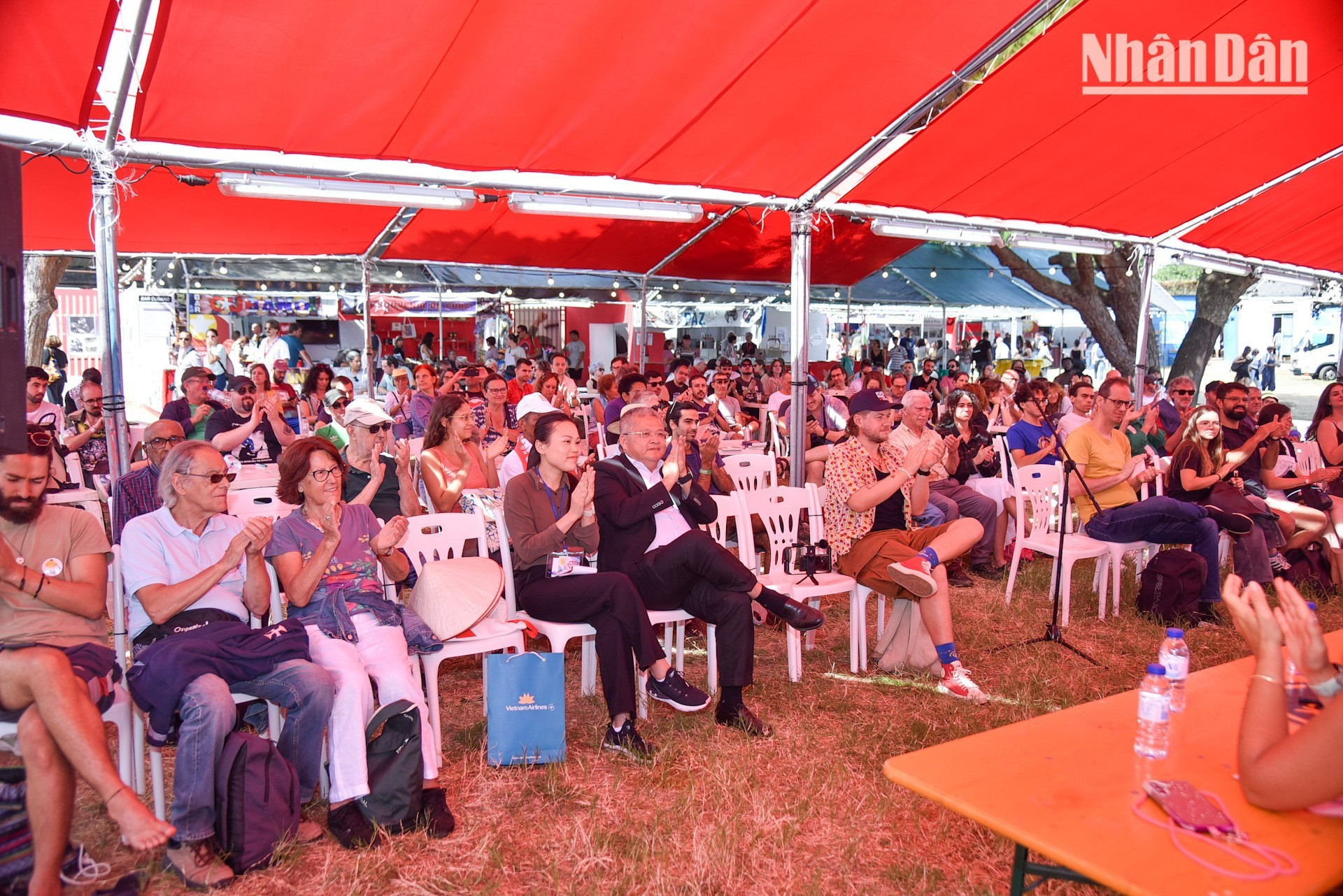 Amigos portugueses y de otras partes del mundo felicitan calurosamente a Vietnam por sus importantes eventos históricos y logros significativos. Amigos portugueses y de otras partes del mundo felicitan calurosamente a Vietnam por sus importantes eventos históricos y logros significativos.