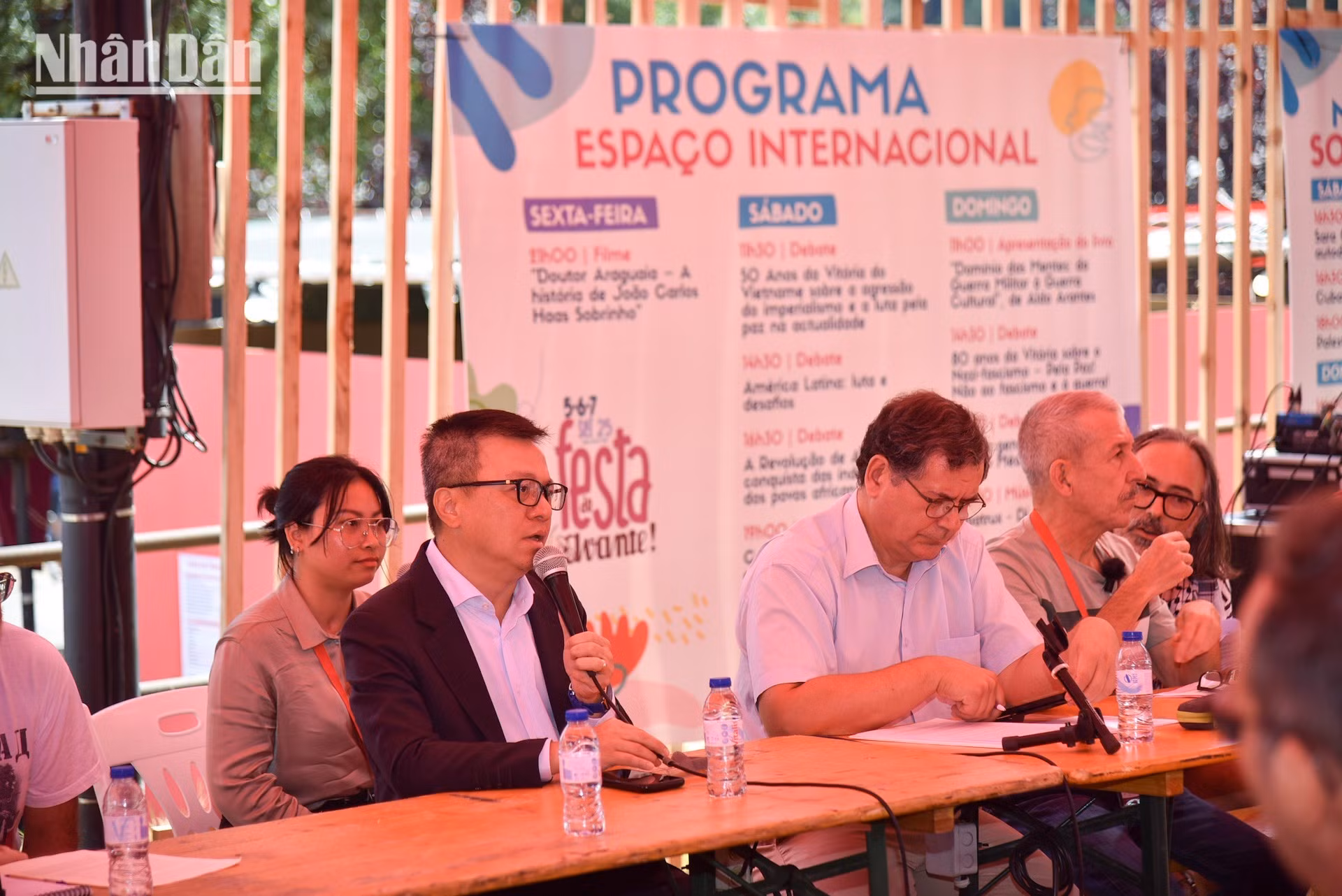 En el seminario sobre Vietnam 50 años después de la liberación del sur y la reunificación nacional, Quoc Minh destaca que la nación indochina vivió etapas de guerra devastadora hasta lograr su independencia en 1945 y, posteriormente, la reunificación en 1975. Tras ser un país devastado por la guerra, Vietnam se enorgullece hoy de estar entre las cuarenta economías más desarrolladas del mundo.