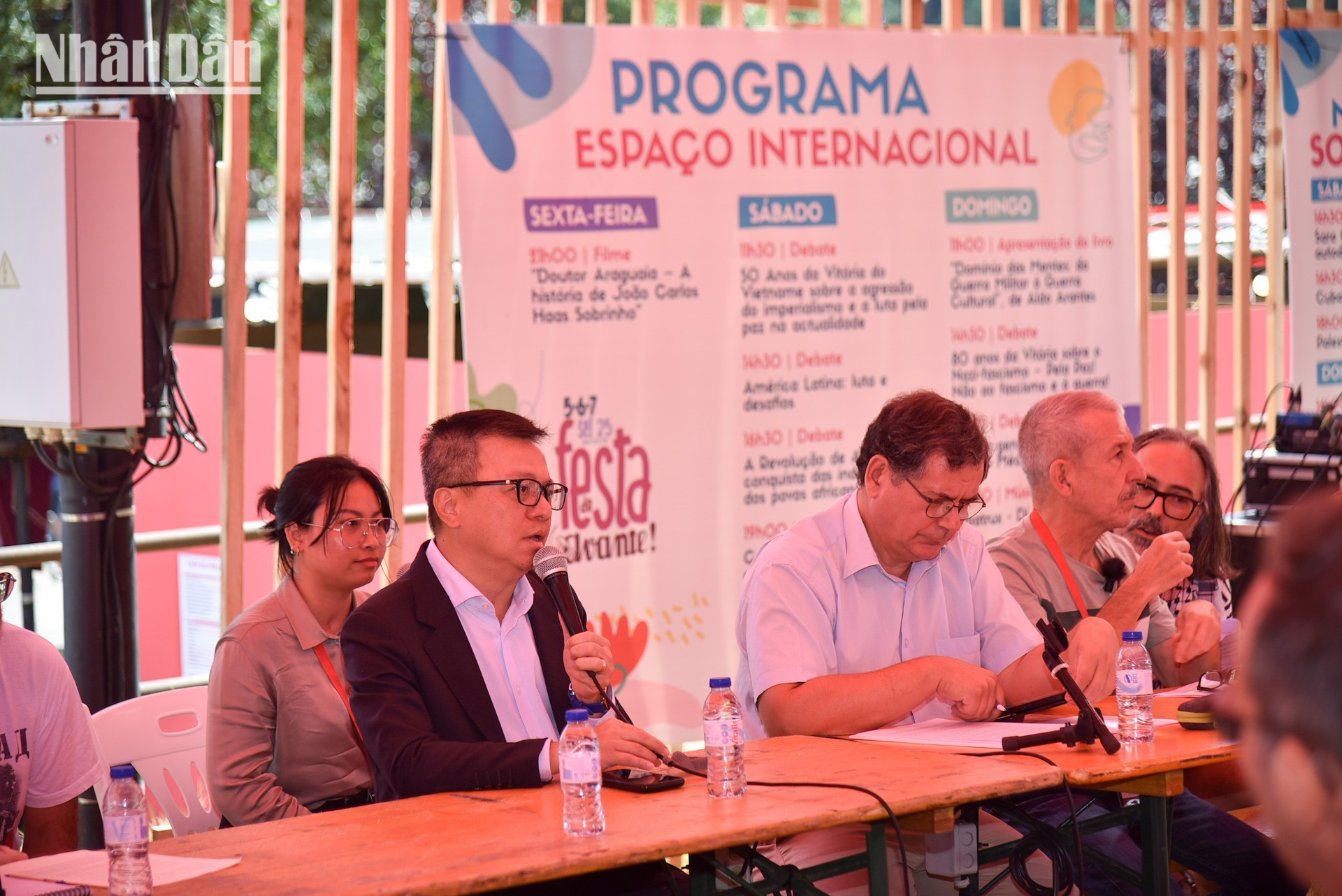 En el seminario sobre Vietnam 50 años después de la liberación del sur y la reunificación nacional, Quoc Minh destaca que la nación indochina vivió etapas de guerra devastadora hasta lograr su independencia en 1945 y, posteriormente, la reunificación en 1975. Tras ser un país devastado por la guerra, Vietnam se enorgullece hoy de estar entre las cuarenta economías más desarrolladas del mundo. En el seminario sobre Vietnam 50 años después de la liberación del sur y la reunificación nacional, Quoc Minh destaca que la nación indochina vivió etapas de guerra devastadora hasta lograr su independencia en 1945 y, posteriormente, la reunificación en 1975. Tras ser un país devastado por la guerra, Vietnam se enorgullece hoy de estar entre las cuarenta economías más desarrolladas del mundo.