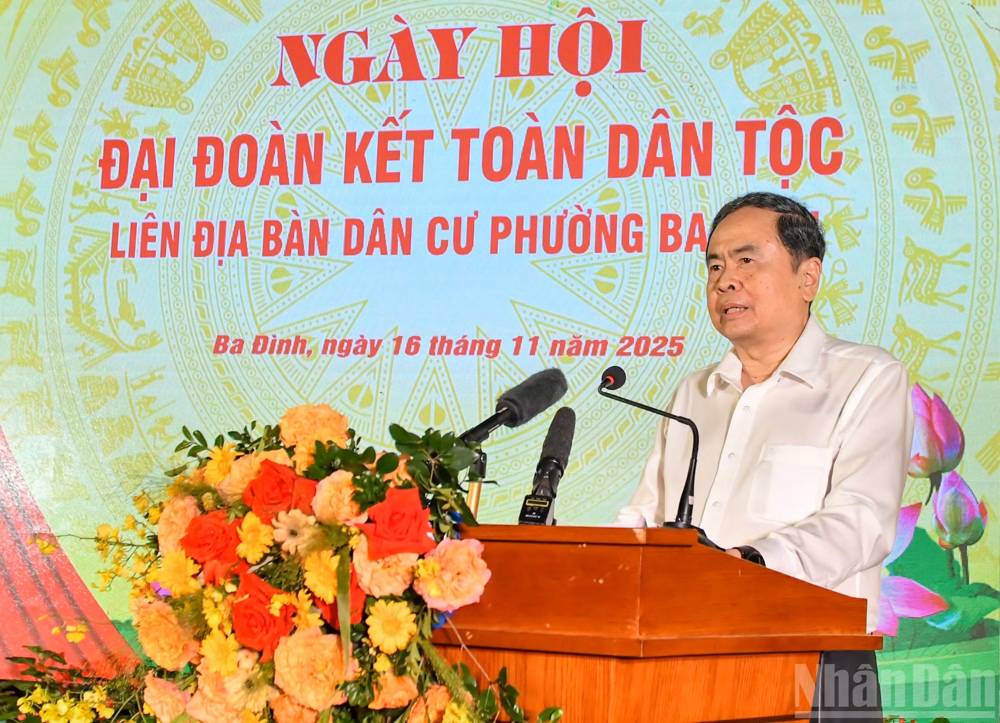 El presidente de la Asamblea Nacional de Vietnam, Tran Thanh Man, toma la palabra en la cita.