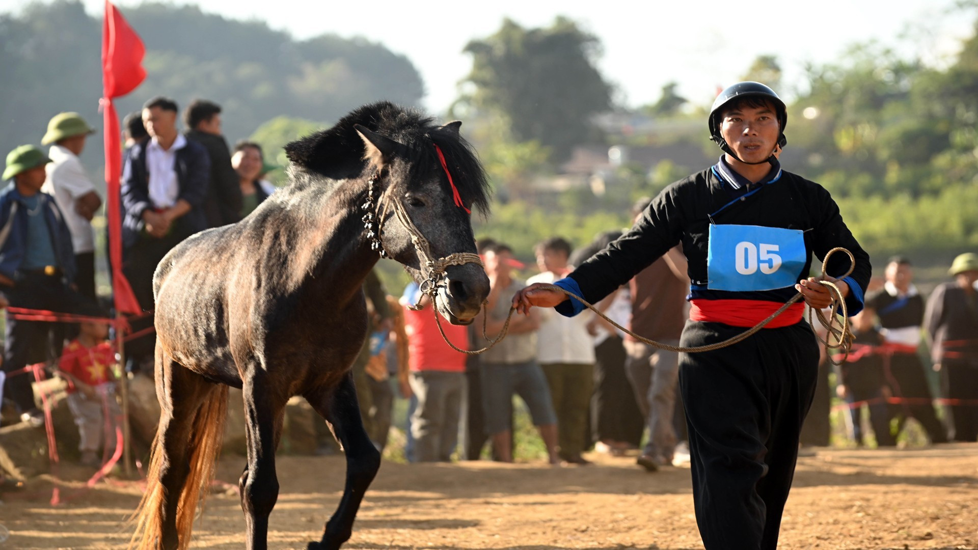 Los mejores jinetes de ambas comunas participan en la ronda final de la primera carrera.