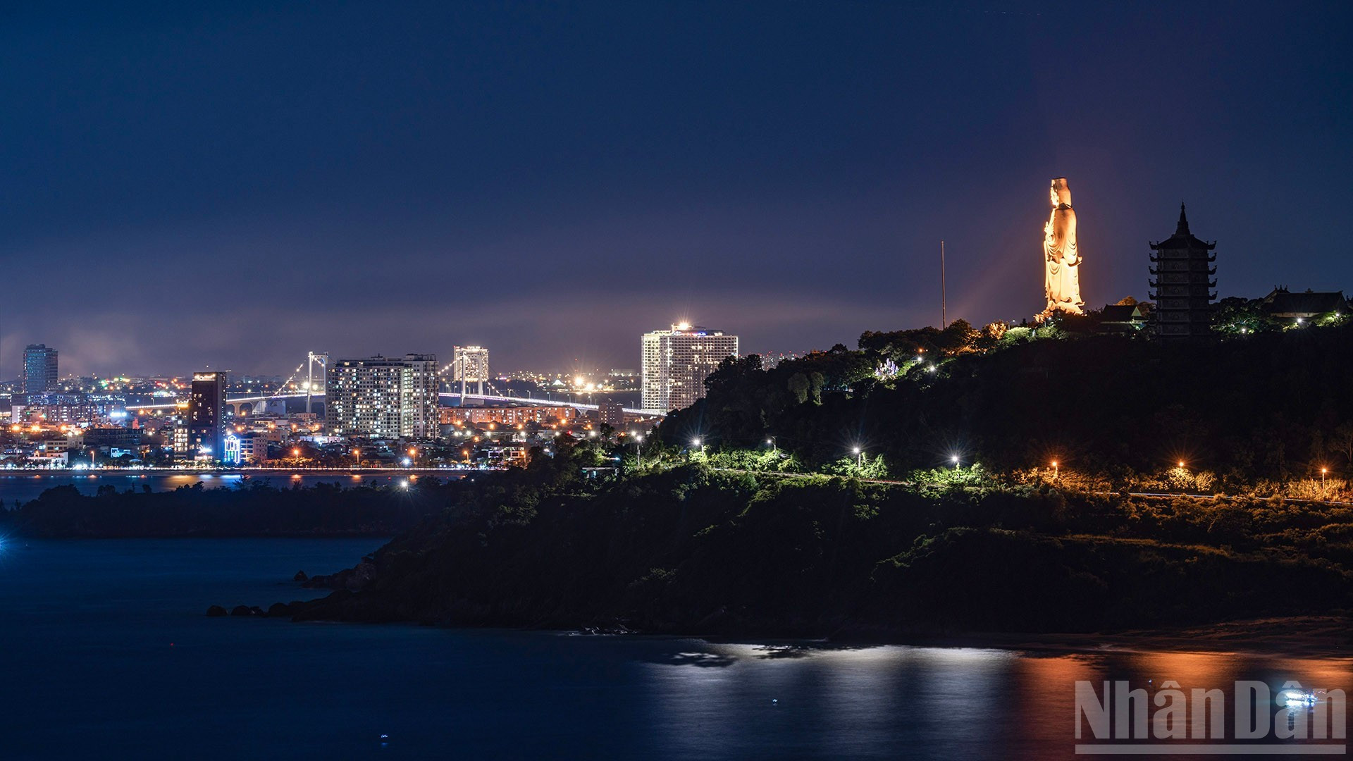 Da Nang, antes considerada por los turistas como un destino con poca vida nocturna, se transforma en un polo turístico que &quot;nunca duerme&quot;.