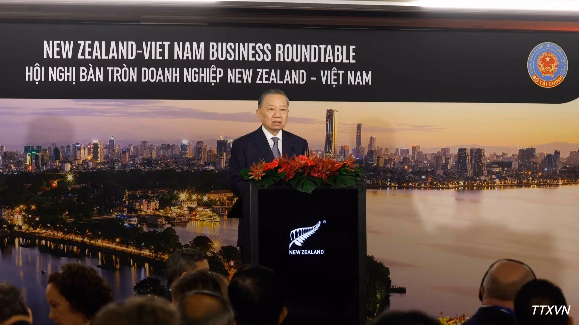 El secretario general del Comité Central del Partido Comunista de Vietnam y presidente del país, To Lam, toma la palabra en la Mesa Redonda Empresarial Nueva Zelanda-Vietnam, celebrada en Auckland el 13 de agosto.