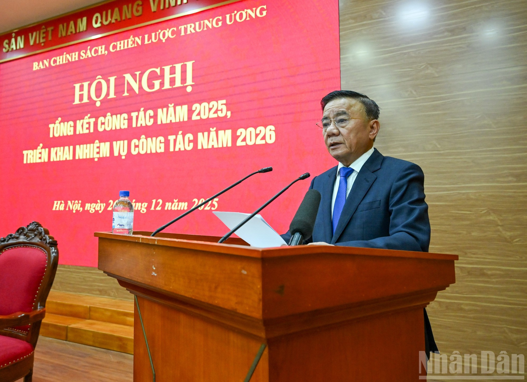 El miembro permanente del Secretariado del Comité Central del Partido Comunista de Vietnam (PCV), Tran Cam Tu, toma la palabra en la cita.