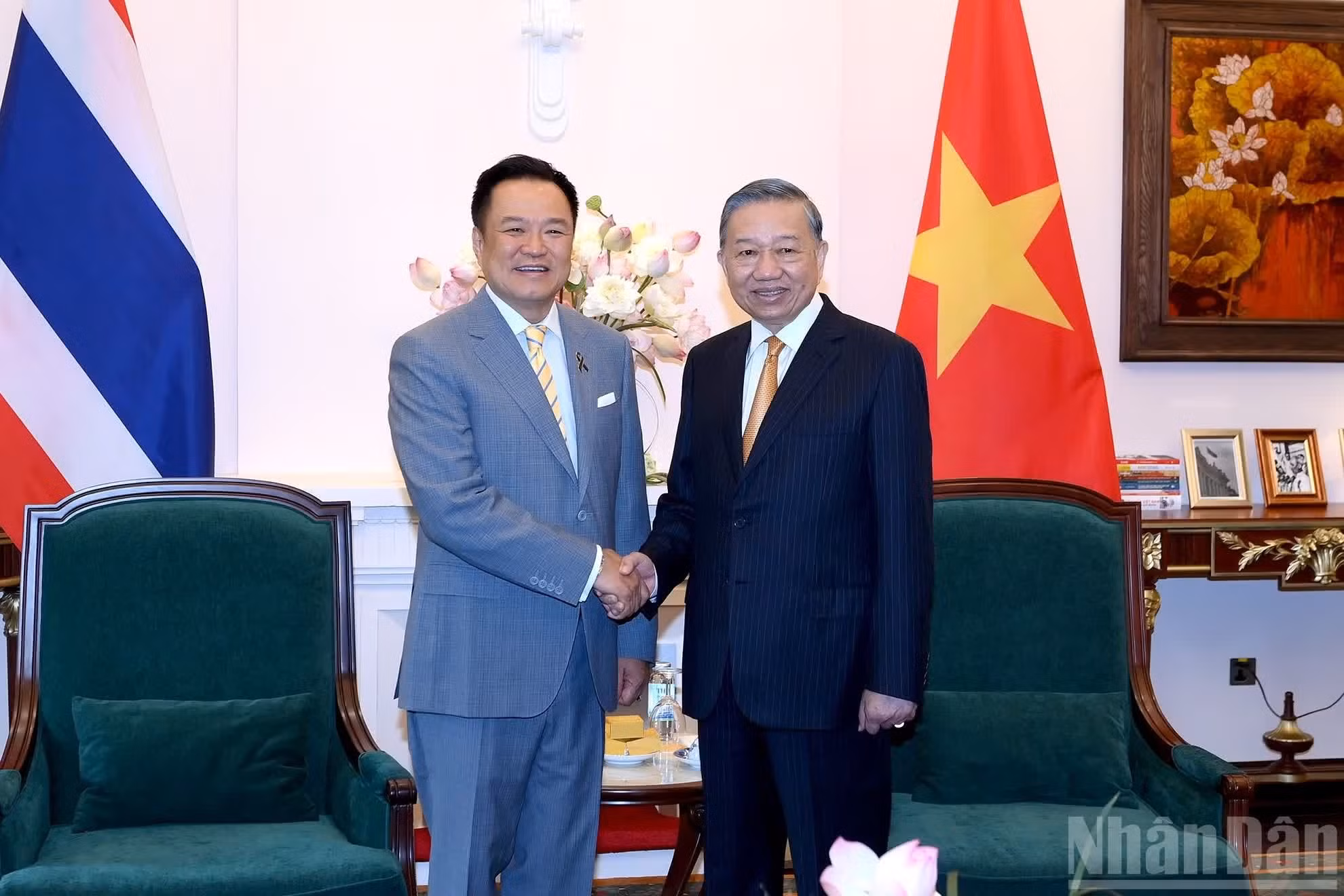 El secretario general del Partido Comunista y presidente de Vietnam, To Lam, y el primer ministro de Tailandia, Anutin Charnvirakul.