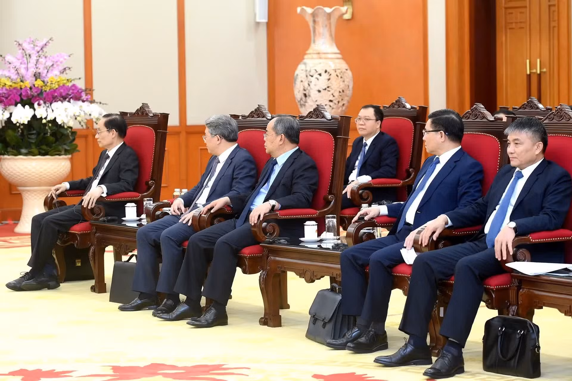 Delegados vietnamitas acuden al encuentro.