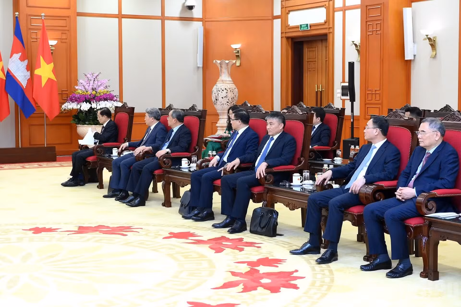 Delegados vietnamitas acuden al encuentro.
