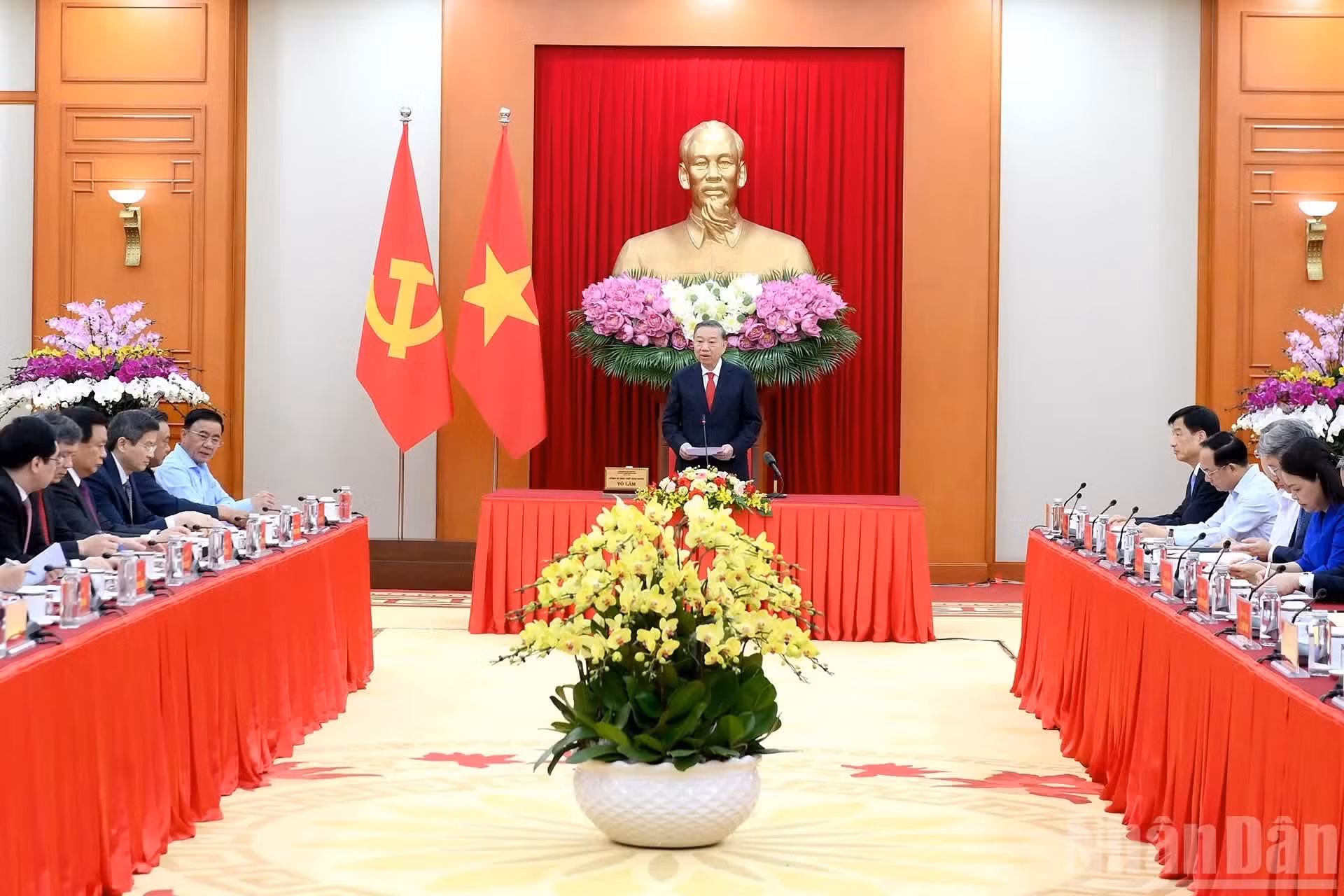 El secretario general del Partido Comunista y presidente de Vietnam, To Lam, habla en la cita.